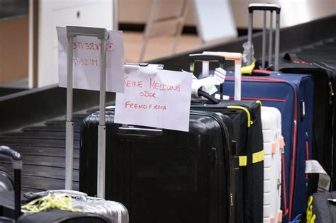 Flughafen Düsseldorf Weiterer Tiefpunkt Koffer Chaos Feuerwehr hilft