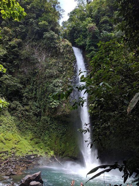 La Fortuna Waterfall, Costa Rica (2992x4000) : EarthPorn