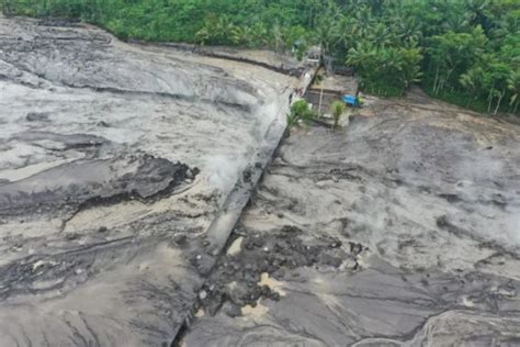 Lahar Dingin Semeru Ganggu Akses Ke Permukiman