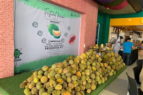 Bandara Smb Ii Palembang Menggelar Festival Durian Lokal Antara News