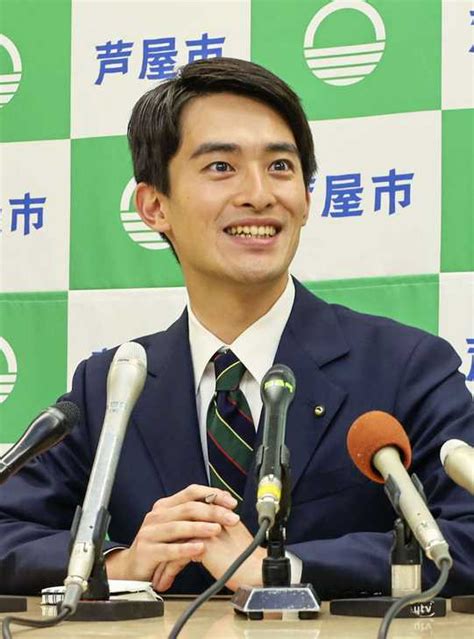 最年少26歳市長が初登庁「世界で一番住み続けたい芦屋を」 兵庫・芦屋、市民ら激励 サンスポ