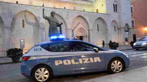 A Barletta Violenta Rapina Vicino Al Colosso Eraclio Nel Giorno Di San