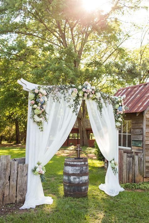 Beautiful Ceremony Arbor At 9 Oaks Farm Wedding Arbors Farm Wedding Wedding