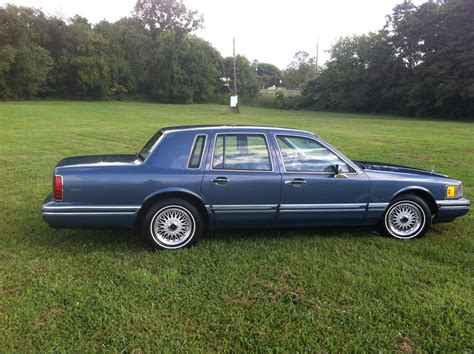 1991 Lincoln Town Car Information And Photos Momentcar