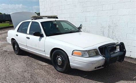 2010 Ford Crown Victoria Police Interceptor 4 6l V8 Does Run And Drive Will Need Repairs