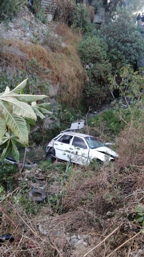 Microbús cae a una barranca en Naucalpan deja cuatro muertos y varios