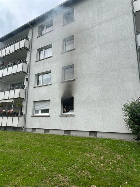 FW E Ausgedehnter Küchenbrand in einem Mehrfamilienhaus keine