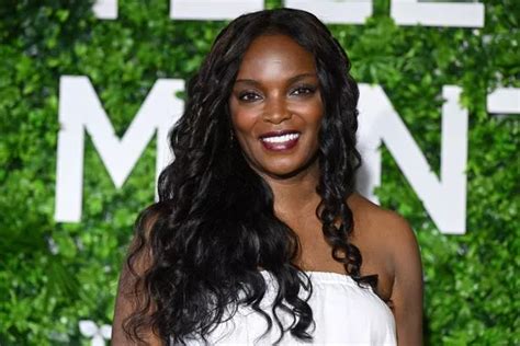 Hot Sexy Marlyne Barrett Bikini Pics