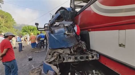 Al Menos Muertos Tras Chocar Dos Autobuses En Honduras