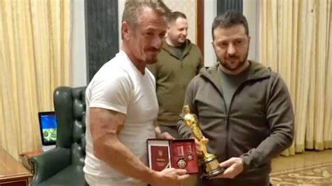 Sean Penn Gives His Oscar To Ukrainian President As A Symbolic