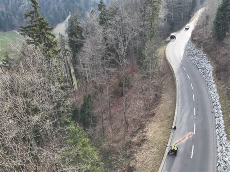 M Hlr Ti Sg Selbstunfall Mit Motorrad Fahrer Schwer Verletzt