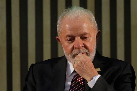 Jornal Correio Lula Deixa Uti E J Caminha Por Corredores Do Hospital