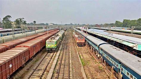 Incident Of Stone Pelting Occurred At Rishra Railway Station West