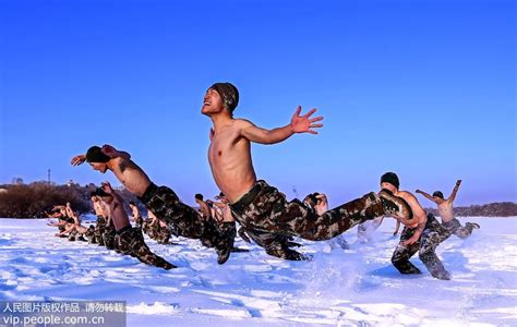 边防官兵零下30℃赤膊耐寒训练 场面震撼 图片频道 人民网