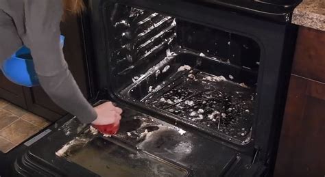 How To Clean Your Oven With Baking Soda And Vinegar Hometalk