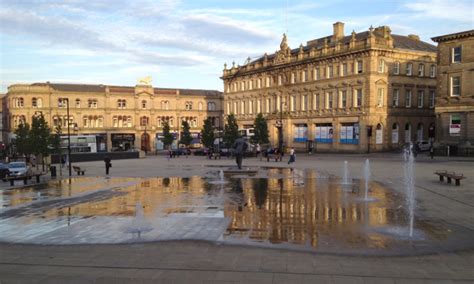 Forecourt And Fountains Huddersfield © Robin Stott Cc By Sa20