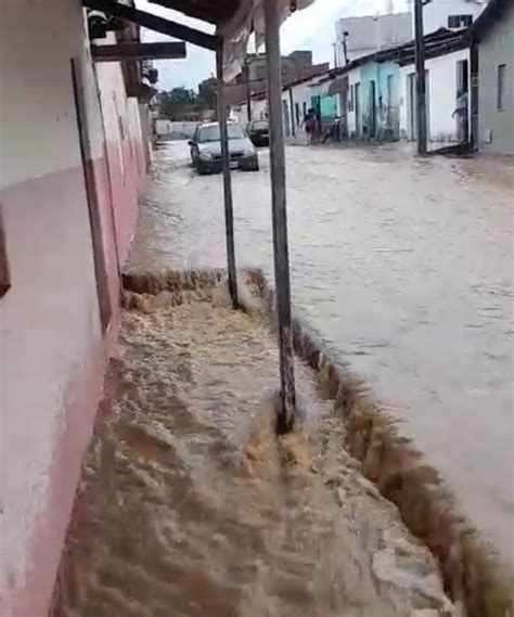 Vídeos o cacau caiu em Maiquinique nesta sexta feira Blog do Edyy