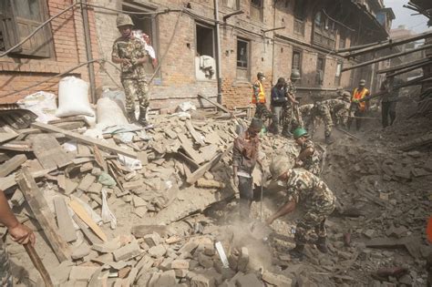 Himalaya Erdbeben In Nepal Zahl Der Toten Steigt Der Spiegel