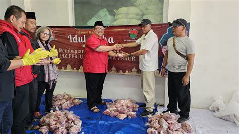 Idul Adha 2024 PDI Perjuangan Jatim Bagikan 1010 Daging Kurban Ke