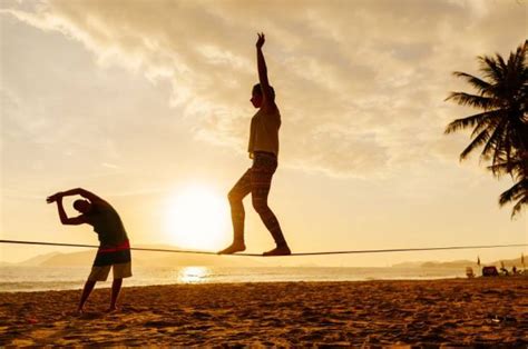 Saiba como montar o kit de slackline e começar a praticar o esporte