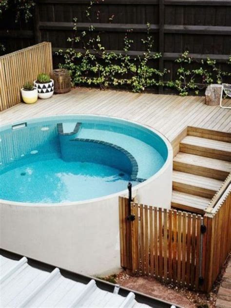 23 Round Pools You'll Never Want To Leave - DigsDigs