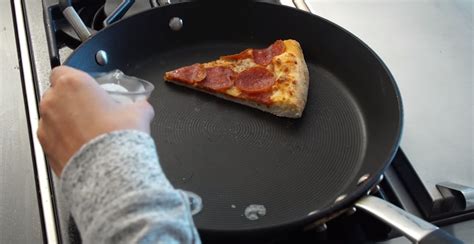 Easy Steps To Reheat Pizza In A Pan