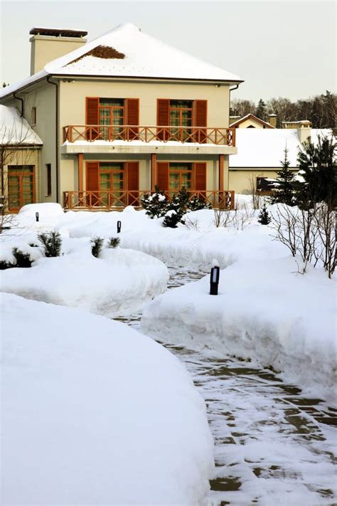 13 228 Naked Home Foto Stock Photos Free Royalty Free Stock Photos From Dreamstime