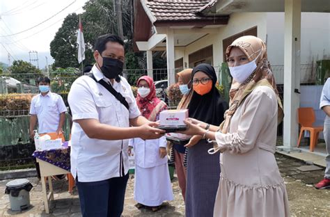 Semen Padang Salurkan Bantuan Makanan Tambahan Untuk Ibu Hamil Dan