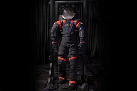 Nasa Unveils Axiom Axemu Spacesuit For Return To The Moon Hiconsumption