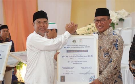 M Tauhid Soleman Dianugerahi Tokoh Peduli Alquran Maluku Utara Indotimur