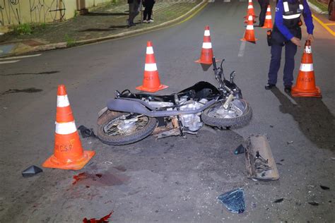 Motociclista fica em estado grave após acidente na Carlos Cavalcanti BNT