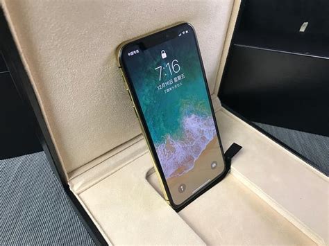 土豪金定製版iphone X開箱上手，這金色太晃眼！ 每日頭條