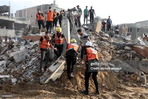 09 October 2023, Palestinian Territories, Khan Yunis: A Palestinian ...