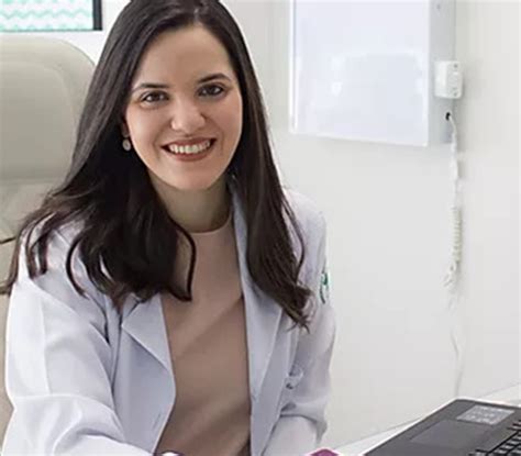 Dra Aline Caixeta Guimarães Véspoli Medicina de Excelência