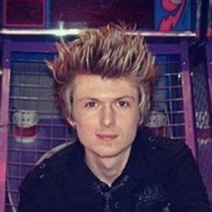 Arcade Warrior - Age, Family, Bio | Famous Birthdays