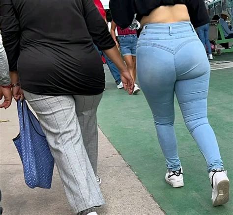 LATINA WITH TREMENDOUS ASS Spandex Leggings Yoga Pants Forum