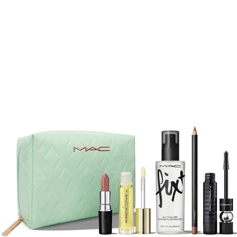 MAC GLAM VAULT EXCLUSIVE KIT | LOOKFANTASTIC