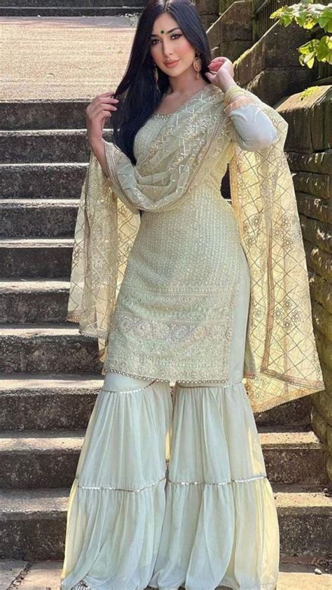 Pin By Shaheen On Pins By You Pakistani Wedding Outfits Pakistani