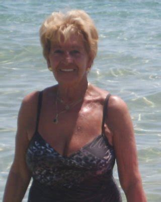 Mamie Sexy En Bikini Photos Porno Photos XXX Images Sexe PICTOA