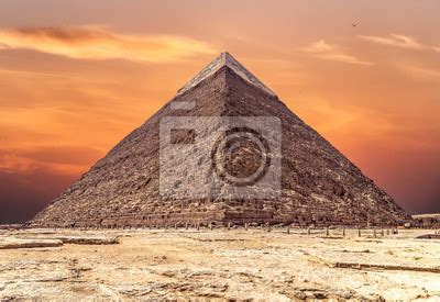 A pirâmide de khafre ou de chephren ao pôr do sol é o segundo