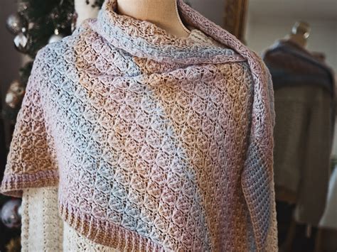 Ravelry Angel Shawl Pattern By Mon Petit Violon