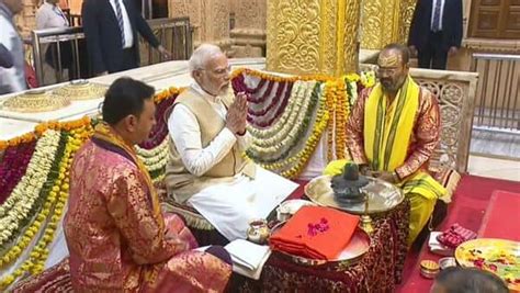 Watch Pm Modi Visits Somnath Temple In Gujarat Offers Prayers