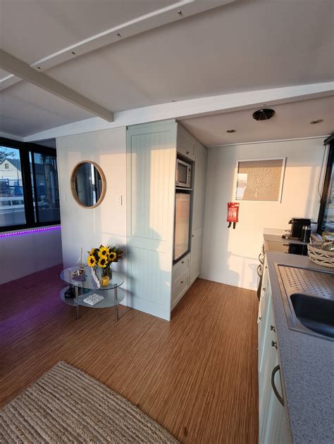 GALLERY — THE HOUSEBOAT