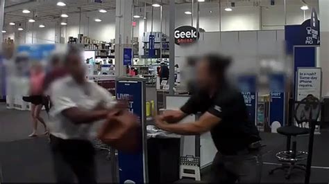 Armed Robber Caught On Video In Struggle With Los Angeles Best Buy Employee Cops Fox News