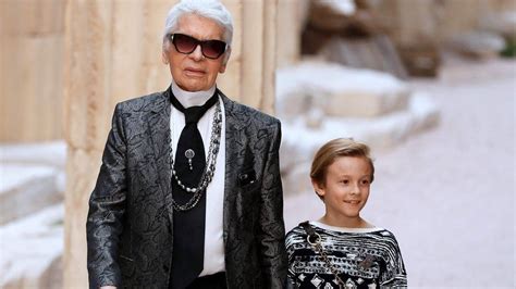 Obituary Karl Lagerfeld Chanel S Iconic Fashion Designer Bbc News