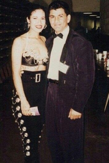 Selena Quintanilla At The Tejano Music Awards In 1992 Selena Quintanilla Perez Famous Hispanics