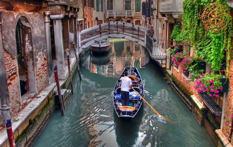 Biennale Darte Von Venedig Italien Mit Michelangelo Travel