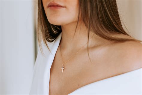 Diamond Cross Necklace | Gold Jewelry