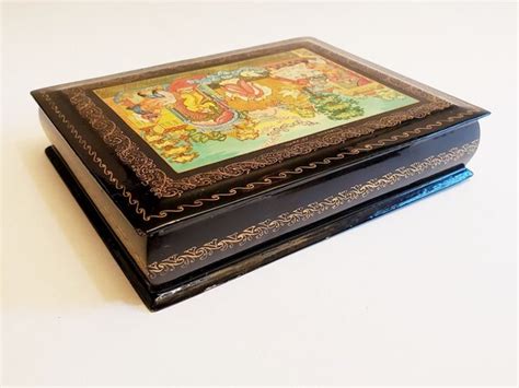 Russian Lacquered Paper Mache Box Gem