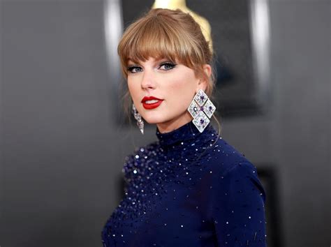 Taylor Swift Singing on Eagles Holiday Album Would Be a 'Christmas Miracle'